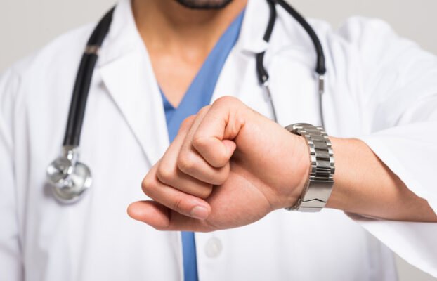 DoctorLookingAtHisWatch Yesil Science DoctorLookingAtHisWatch